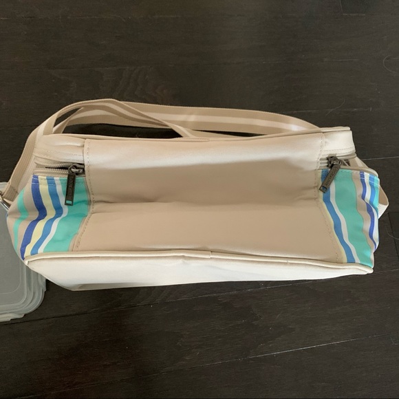 Lock and lock insulated cooler and sandwich box - Picture 4 of 6